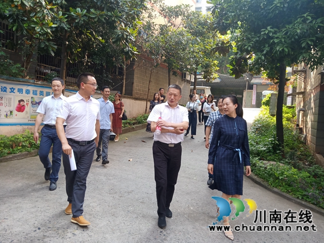冉雷波到龙马潭区小市街道调研基层治理工作(图2)
