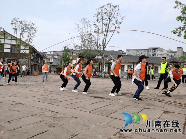 龙马潭区小市街道：趣味运动会展职工风采(图3)