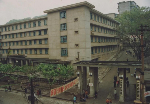 【70年·时移境迁】西南医大附院的这几个门诊部，勾起您多少回忆呢？(图7)