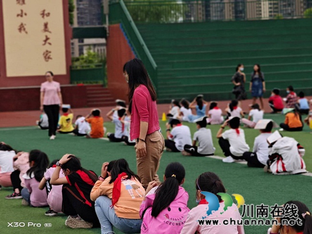 龙马潭区玉带河学校开展防震减灾演练活动(图1)