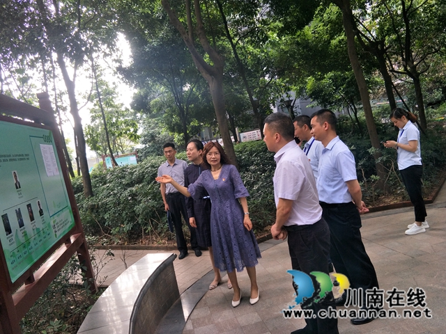 冉雷波调研锦华十年城小区党建工作