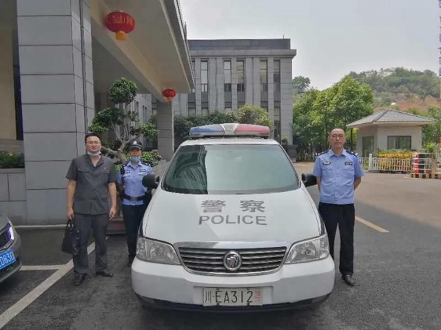 江阳铁骑 | 一日连扣两辆车(图2)
