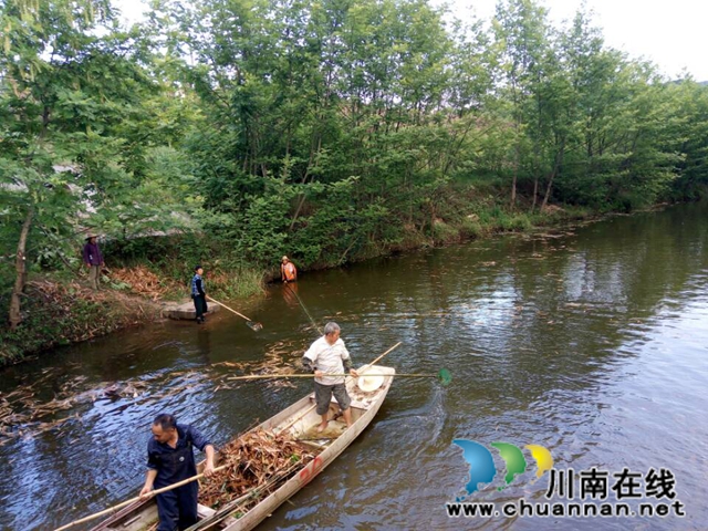 泸县玉蟾街道扎实开展河长制工作(图1)
