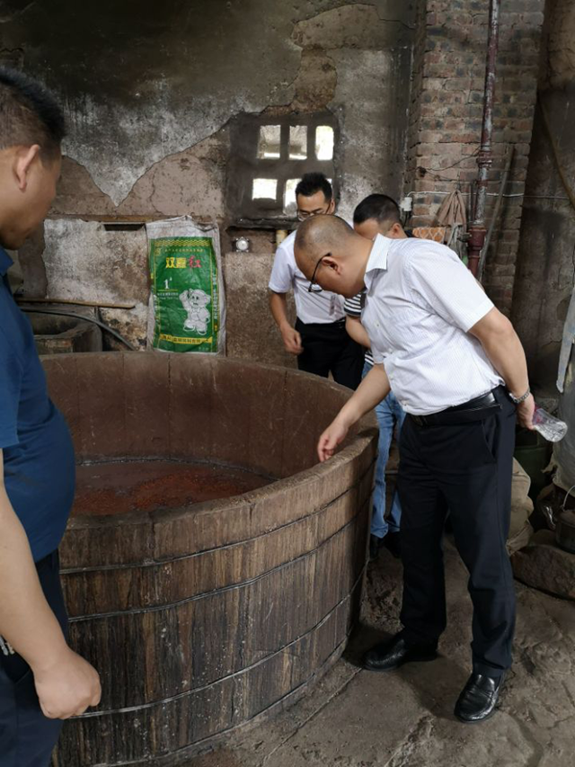 泸州市市场监管局检查指导食品小作坊治理提升工作(图2)