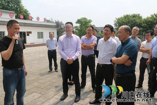 雅安市委组织部副部长刘宝一行到泸县玉蟾街道调研党建引领农村集体经济增收工作(图3)
