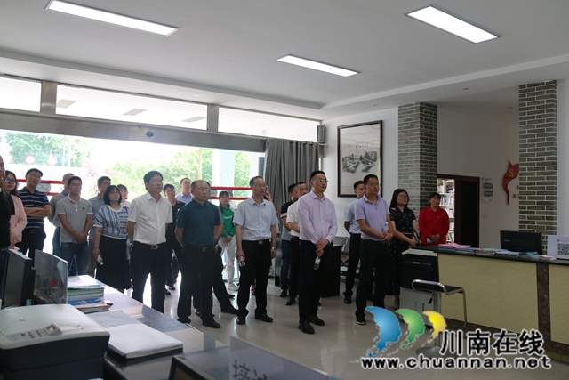 雅安市委组织部副部长刘宝一行到泸县玉蟾街道调研党建引领农村集体经济增收工作(图6)