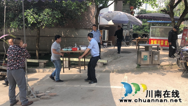 江阳区茜草街道开展市容环境卫生集中整治(图2)