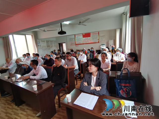 泸县玉蟾街道：狠抓河道整治 守护绿水青山(图2)