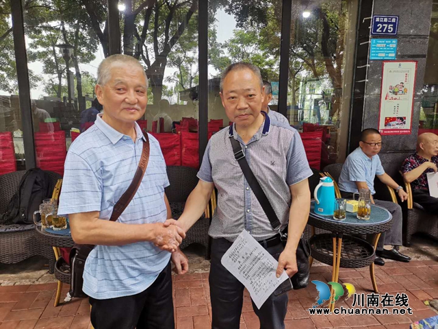 泸州本土作家赠“粮” 山乡孩子将披上“文学的翅膀”(图3)
