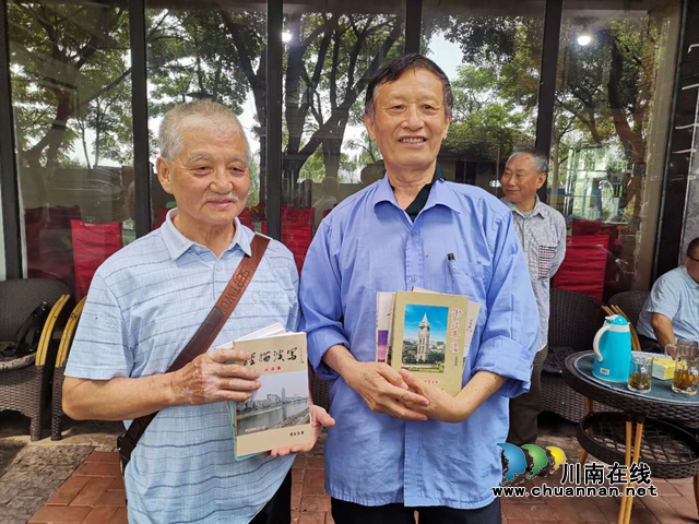泸州本土作家赠“粮” 山乡孩子将披上“文学的翅膀”(图4)