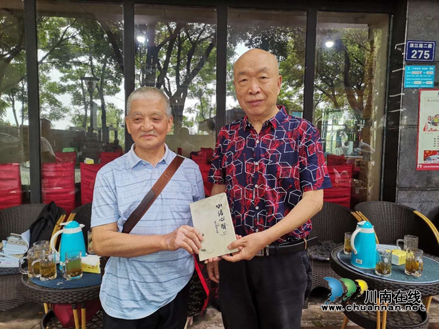 泸州本土作家赠“粮” 山乡孩子将披上“文学的翅膀”(图5)