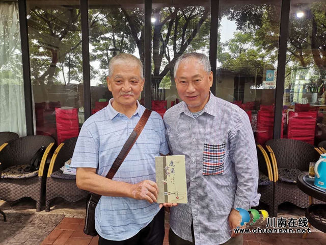 泸州本土作家赠“粮” 山乡孩子将披上“文学的翅膀”(图9)