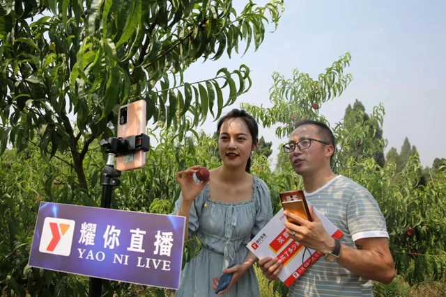 2小时卖出6000斤！内江这个小山村来了一群“美女主播”(图6)