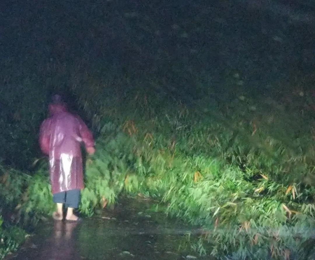 【突发】大风吹倒房子,泸州嬢嬢被埋!(图3) 【突发】大风吹倒房子,泸州嬢嬢被埋!(图3)