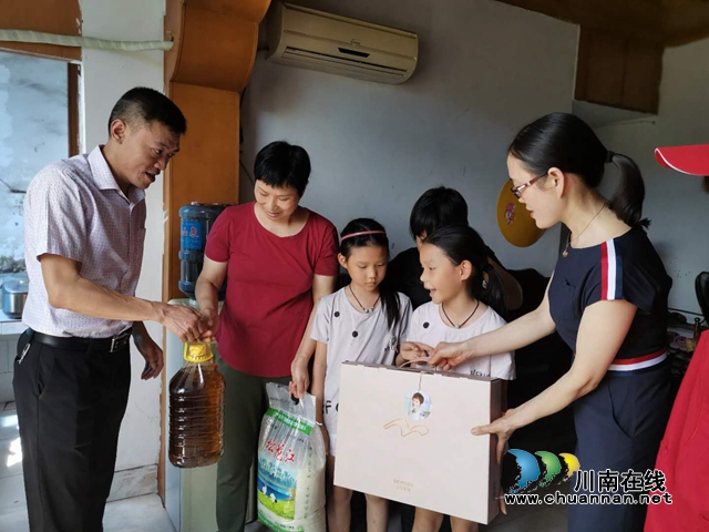 泸县：助残日，志愿者黄蓉一家这样度过