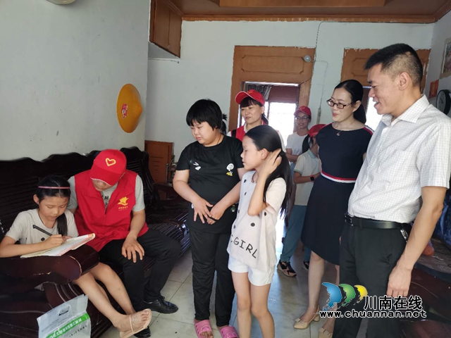泸县：助残日，志愿者黄蓉一家这样度过(图2)