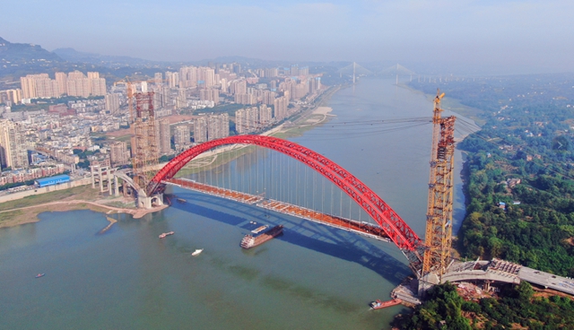 再创世界纪录，央视现场直播……合江长江公路大桥合龙了！(图1)