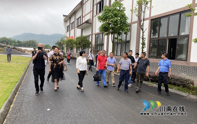 江阳区工商联：会员互访，走进酒企(图2)