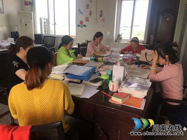 纳溪区龙车镇鼓楼山小学数学组开展集体备课活动(图1)