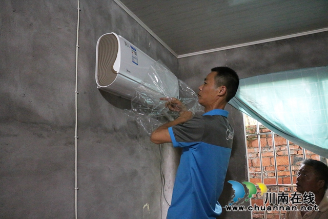爱心人士捐赠11台空调！泸县潮河镇天堂坝村贫困老人收获清凉(图2)