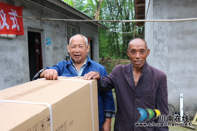 爱心人士捐赠11台空调！泸县潮河镇天堂坝村贫困老人收获清凉(图4)