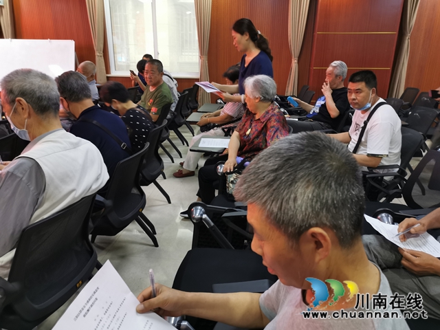 江阳区茜草街道沙坪社区开展《土壤污染防治法》农业方面学习培训会(图1)