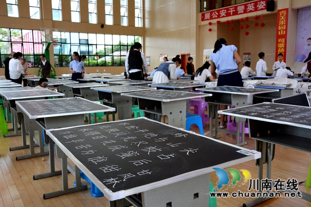 叙永县城西实验学校：师生笔尖对决，千人在线“观战”(图3)