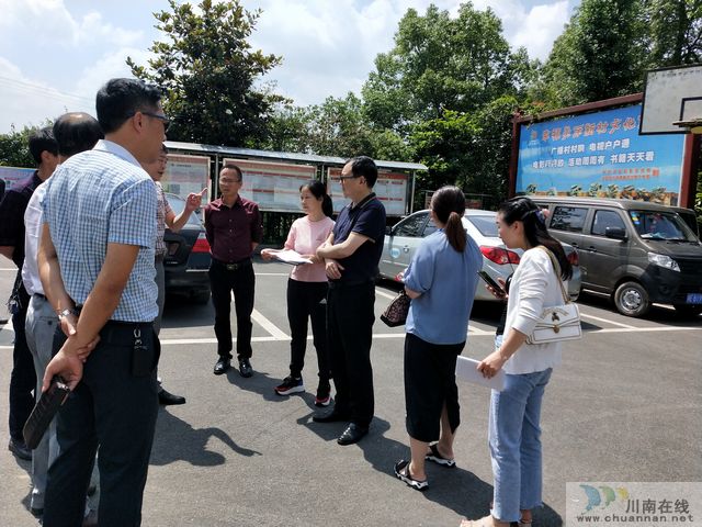 泸州市城管执法局督查泸县农村生活垃圾治理工作(图3)