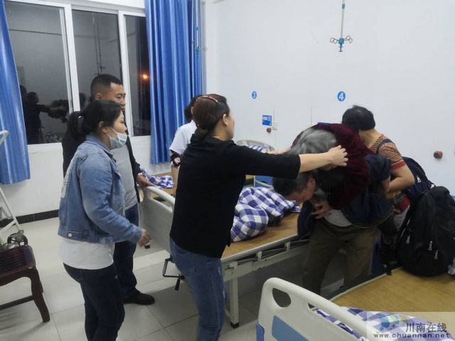 茜草街道彭湾社区关爱居民纪实(图1)