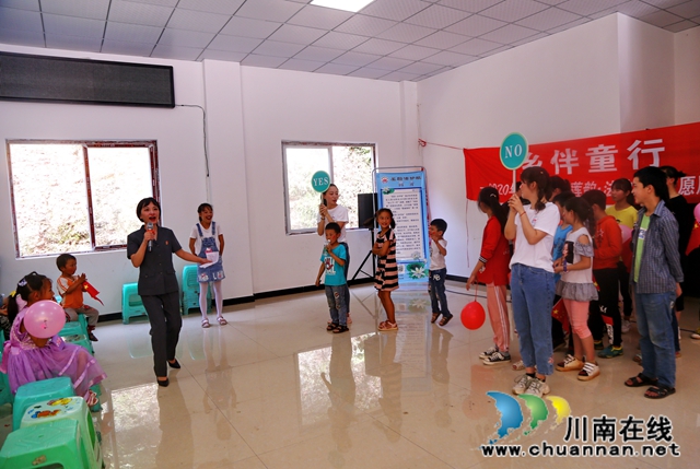 “乡伴童行 法护明天” 纳溪法院“莲韵.法护航”志愿服务队为脱贫村儿童过“六一”(图4)