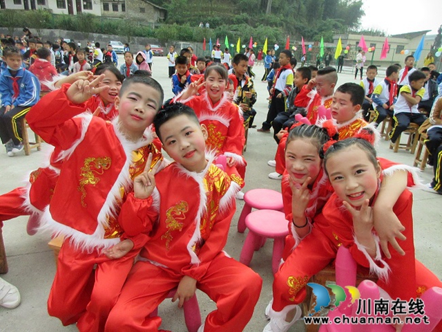 叙永县分水中心校喜迎“六一”(图1)