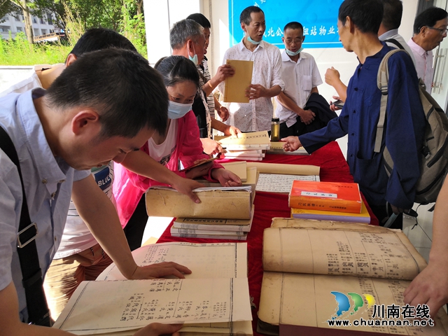 泸州市首届姓氏文化与家谱、族谱展示交流会成功举办(图3)