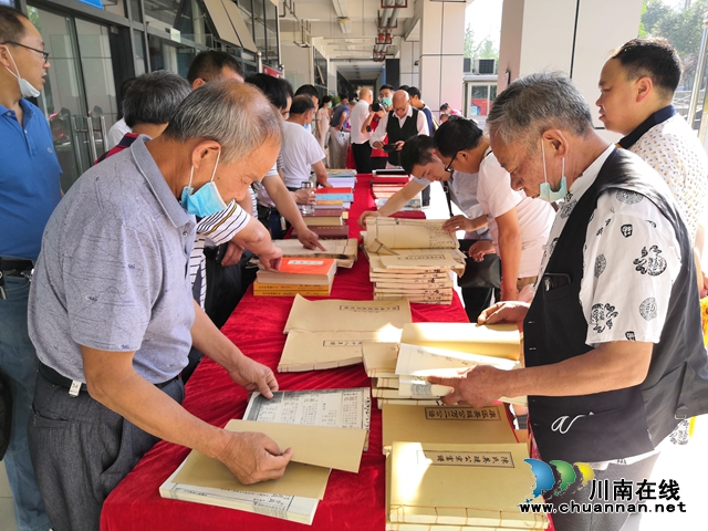 泸州市首届姓氏文化与家谱、族谱展示交流会成功举办(图4)