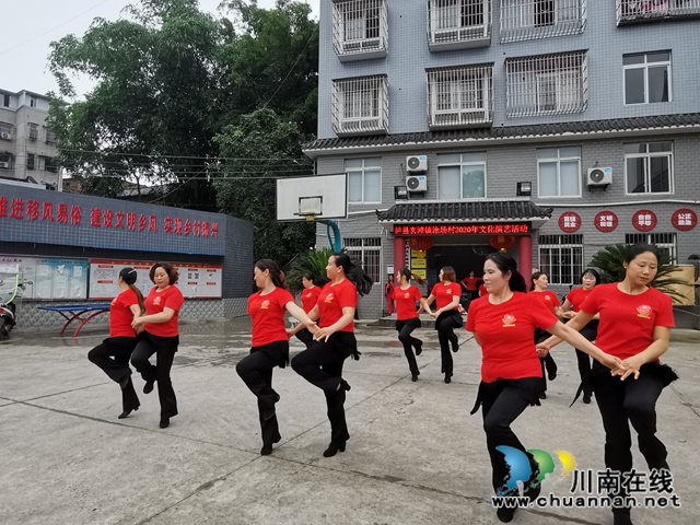 泸县玄滩镇涂场村:驻村帮扶,他让贫困村变为乡村振兴示范村(图1) 泸县玄滩镇涂场村:驻村帮扶,他让贫困村变为乡村振兴示范村(图1)