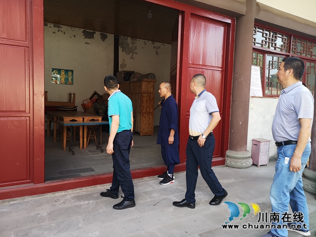 张福荣到泸县玉蟾街道龙脑寺开展慰问工作(图2) 张福荣到泸县玉蟾街道龙脑寺开展慰问工作(图2)