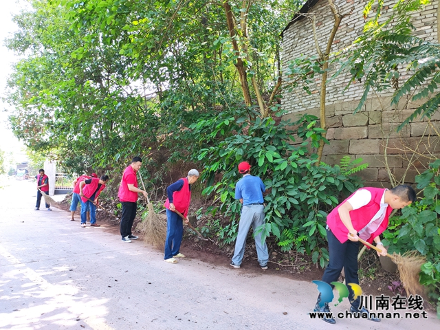 龙马潭区鱼塘街道：环境卫生大整治，共建美好生活新家园(图1)