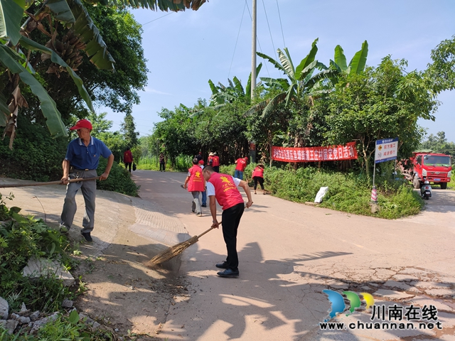 龙马潭区鱼塘街道：环境卫生大整治，共建美好生活新家园(图2)