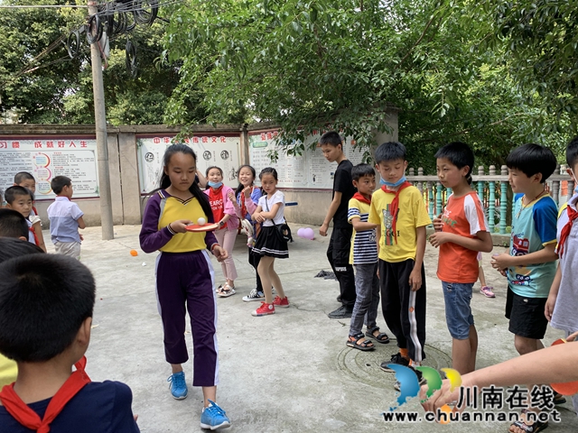 泸县得胜小学仁和完小举行具有村校特色的“六一”活动(图1) 泸县得胜小学仁和完小举行具有村校特色的“六一”活动(图1)