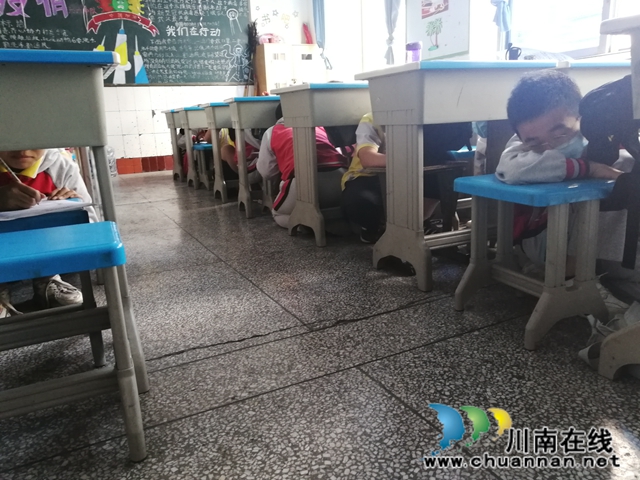 泸县玉蟾街道开展校园反恐防爆演练活动(图3)