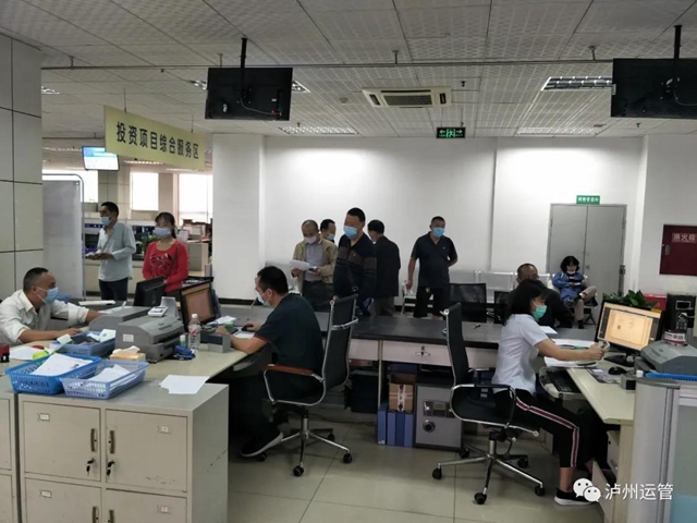 兑现承诺!泸州运管政务窗口从业资格证办理“最多跑一次”(图1) 兑现承诺!泸州运管政务窗口从业资格证办理“最多跑一次”(图1)