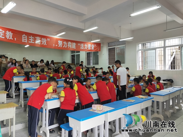 泸州市兆和学校和官渡学校开展精准结对帮扶教研活动(图2) 泸州市兆和学校和官渡学校开展精准结对帮扶教研活动(图2)