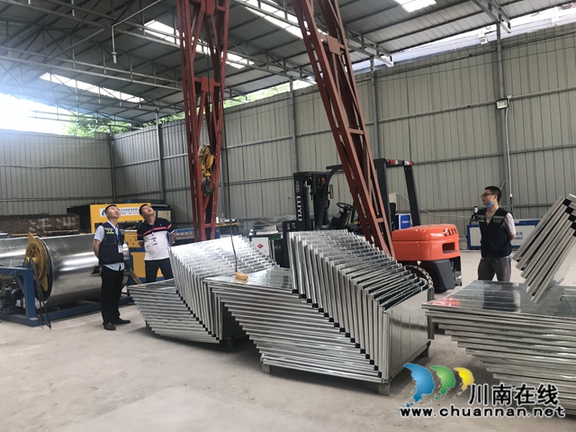 泸县应急管理局执法大队云锦执法中队到立石镇检查企业安全生产工作(图1)