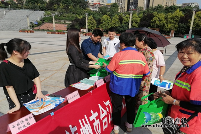 合江县司法局开展“六五”世界环境日普法宣传教育活动(图1) 合江县司法局开展“六五”世界环境日普法宣传教育活动(图1)
