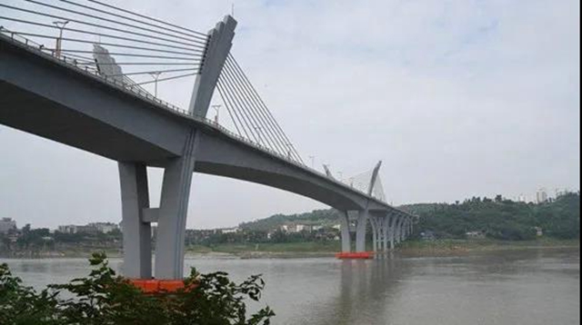 国窖大桥、忠山隧道单双号限行;推行错时上下班…泸州长江大桥即将全封闭施工!来看12个你最关心的问题(图5) 国窖大桥、忠山隧道单双号限行;推行错时上下班…泸州长江大桥即将全封闭施工!来看12个你最关心的问题(图5)