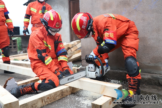 练为战！泸州消防“亮剑”地震实战拉动演练现场(图13)