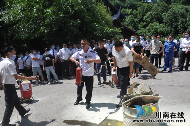 泸州市殡仪馆举行2020年“安全生产月”活动启动仪式暨消防安全知识培训(图4) 泸州市殡仪馆举行2020年“安全生产月”活动启动仪式暨消防安全知识培训(图4)
