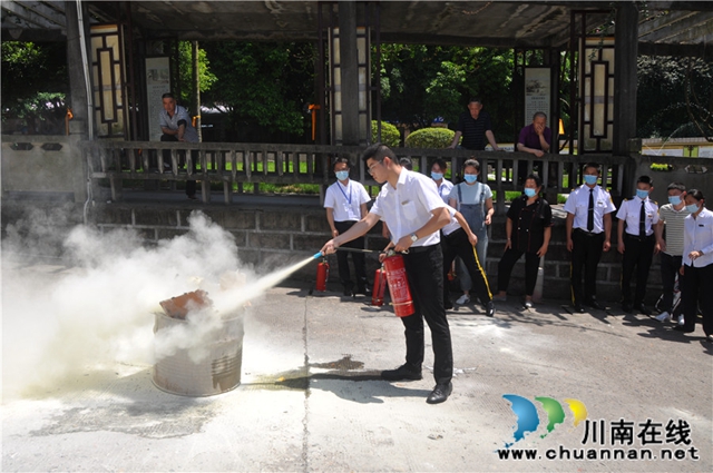 泸州市殡仪馆举行2020年“安全生产月”活动启动仪式暨消防安全知识培训(图5) 泸州市殡仪馆举行2020年“安全生产月”活动启动仪式暨消防安全知识培训(图5)