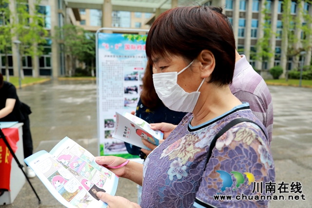 宣传助发展 龙马潭区开展国际档案日主题宣传活动(图2)