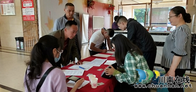 泸县：农民工党员返乡就业创业有盼头(图1)