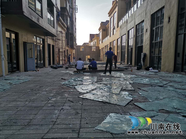 龙马潭区综合行政执法局依法拆除大型违法建设(图1) 龙马潭区综合行政执法局依法拆除大型违法建设(图1)